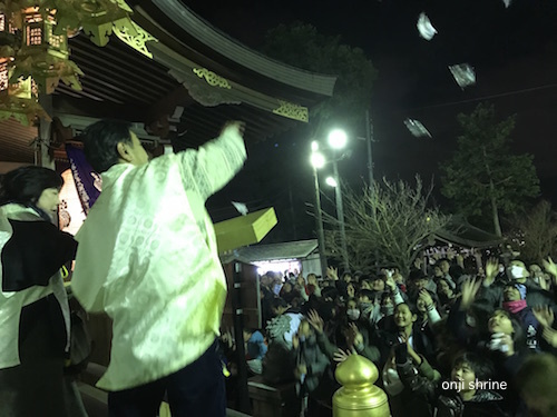 恩智神社豆まき3.jpg
